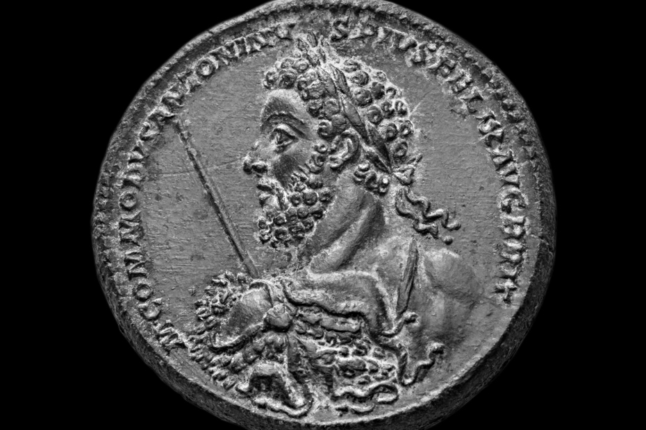 Aegis-Bearer: Commodus